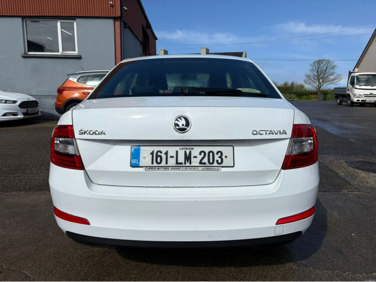 Skoda Octavia AMBITION 1.6 TDI 90HP 4 4DR - Image 4