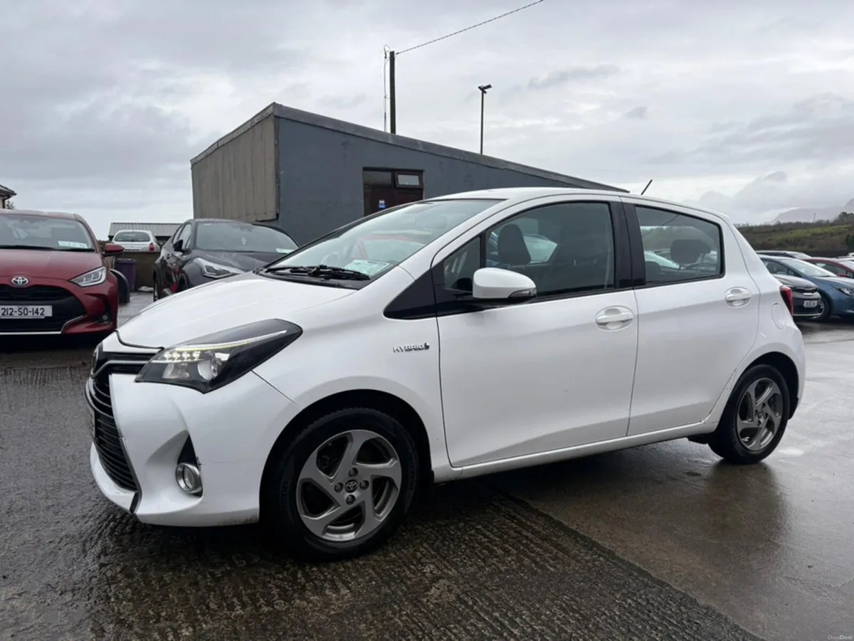 Toyota Yaris HY HYBRID LUXURY MC 4DR AUTO - Image 2