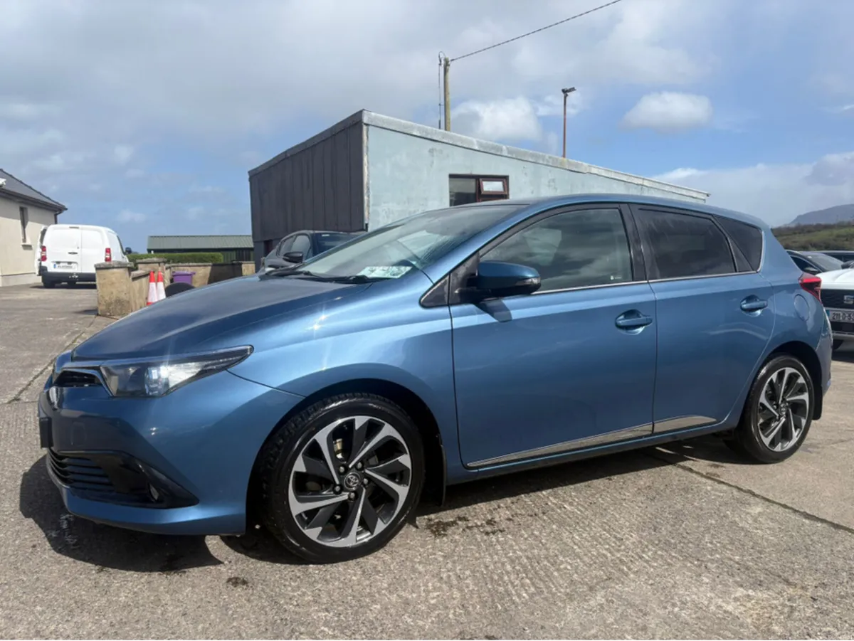 Toyota Auris 1.4 D-4D SOL 4DR - Image 2