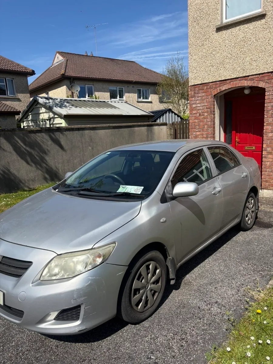 Toyota Corolla Saloon - Image 3