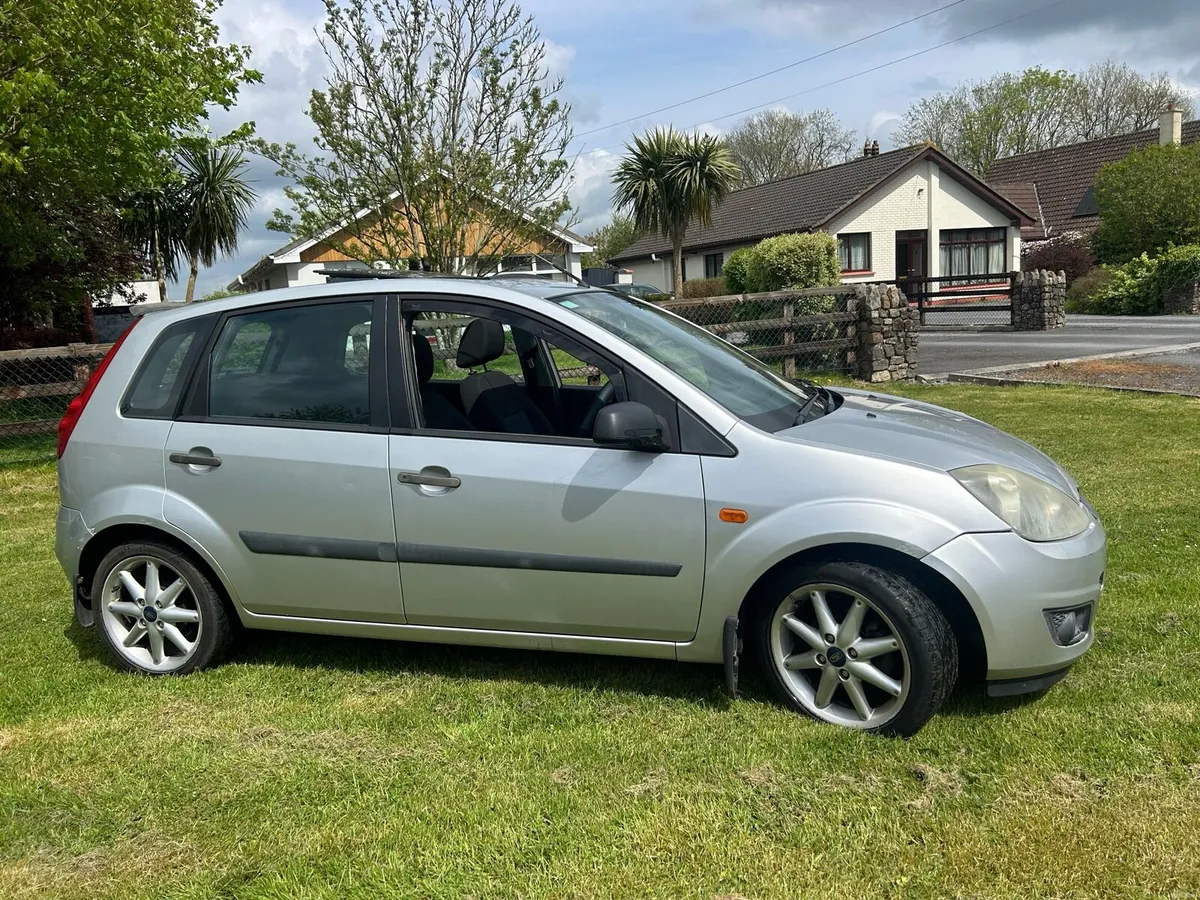 FORD FIESTA ZETEC - Image 4