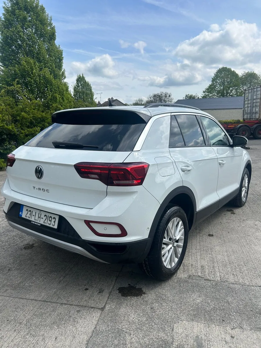 Volkswagen T-Roc 2023 - Image 3