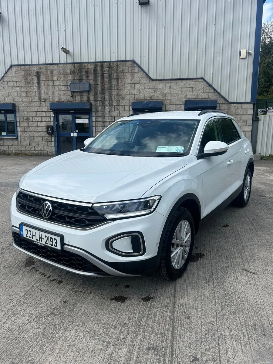 Volkswagen T-Roc 2023 - Image 1