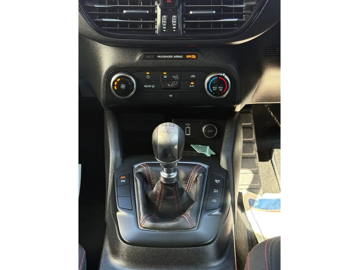 Ford Focus 120PS 5DR ST-LINE - Image 4
