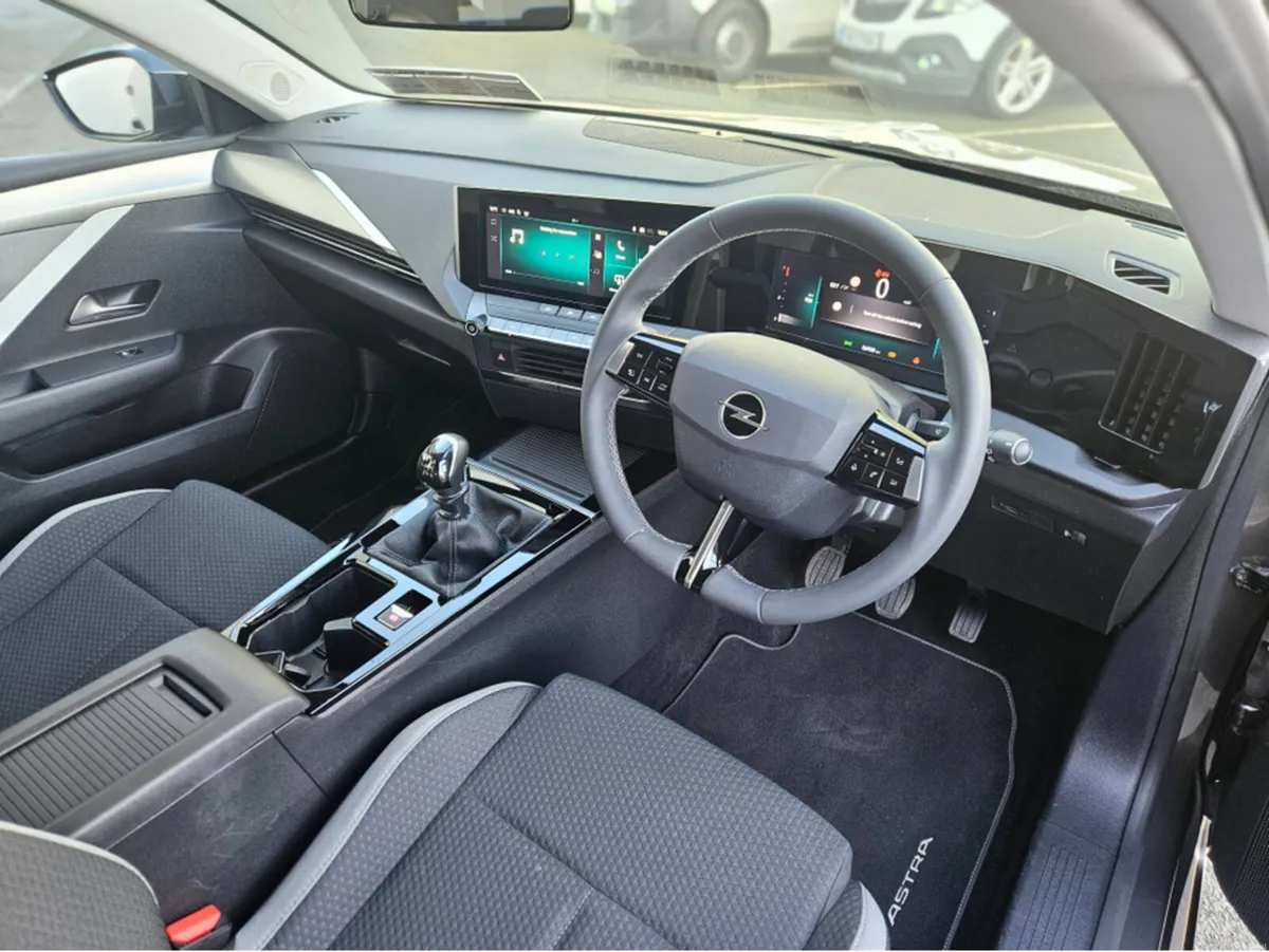 Opel Astra 5 DR HATCH SC 1.2I 110PS - Image 3