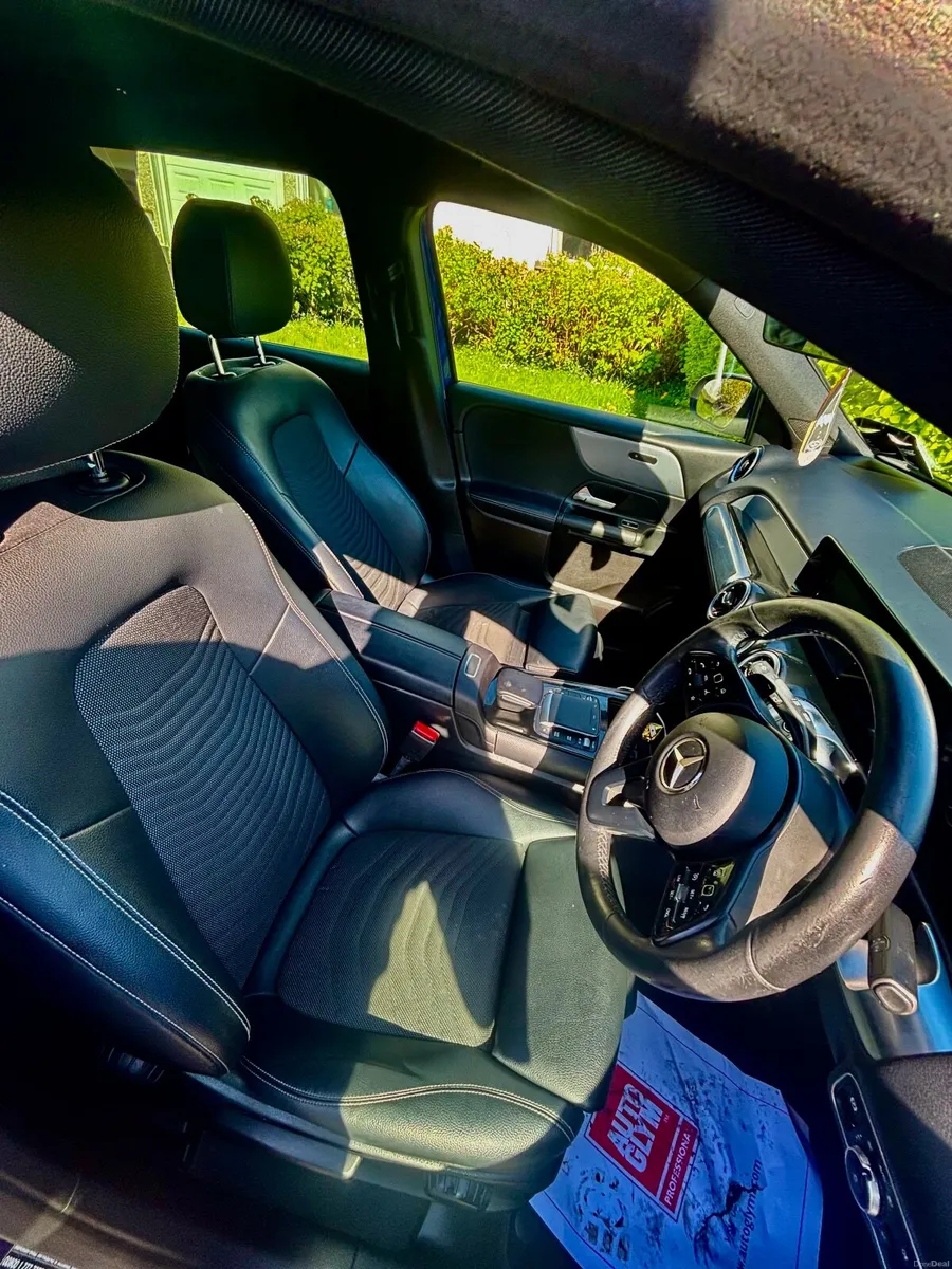 Mercedes-Benz GLB 2021 - Image 2