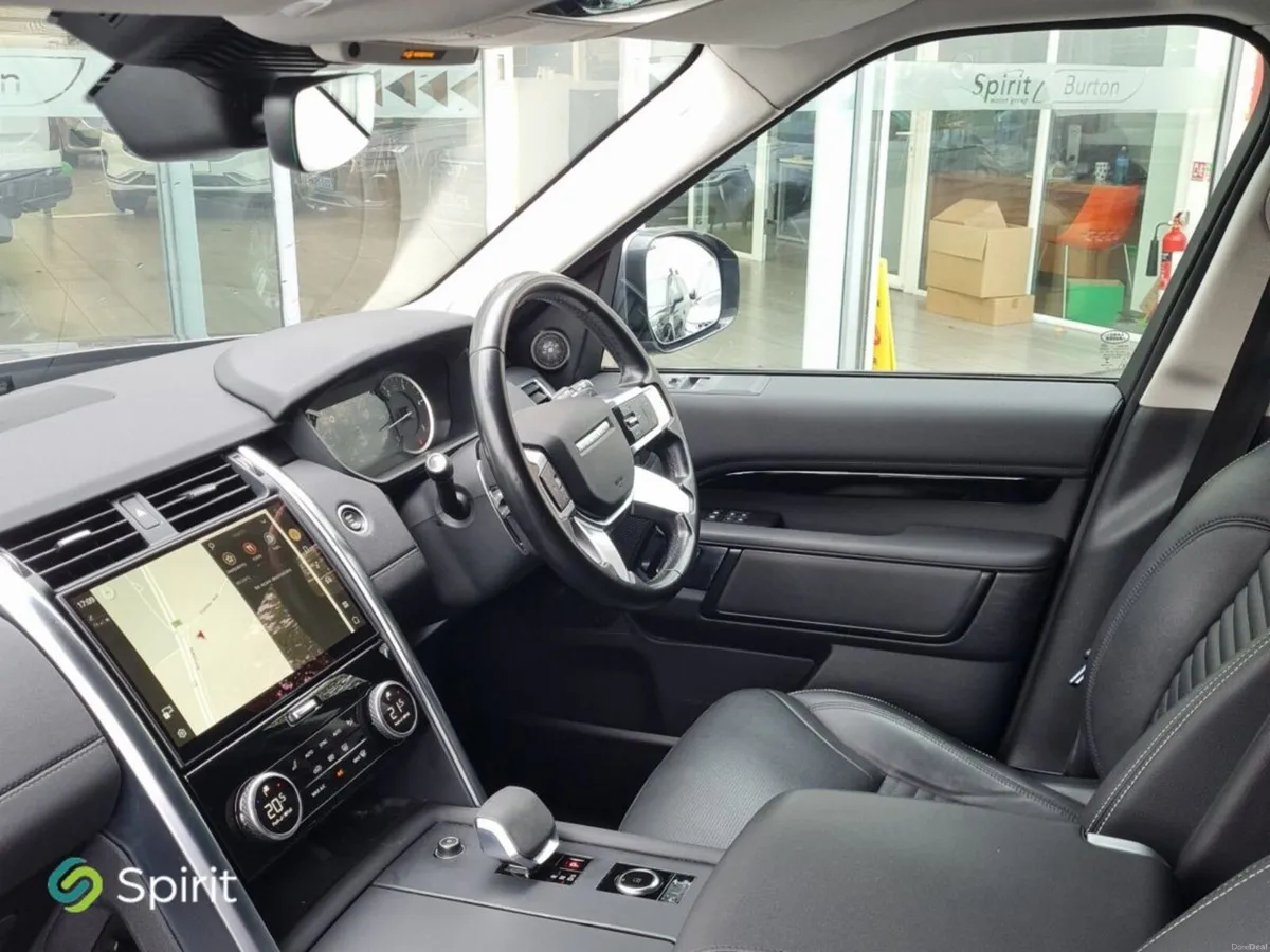 Land Rover Discovery  3.0 SD6 SE Campaign - Image 3