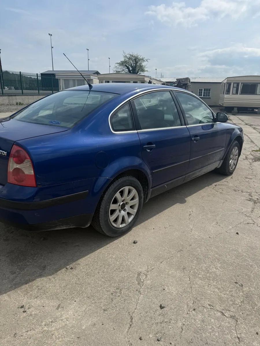 Volkswagen Passat 2005 - Image 1