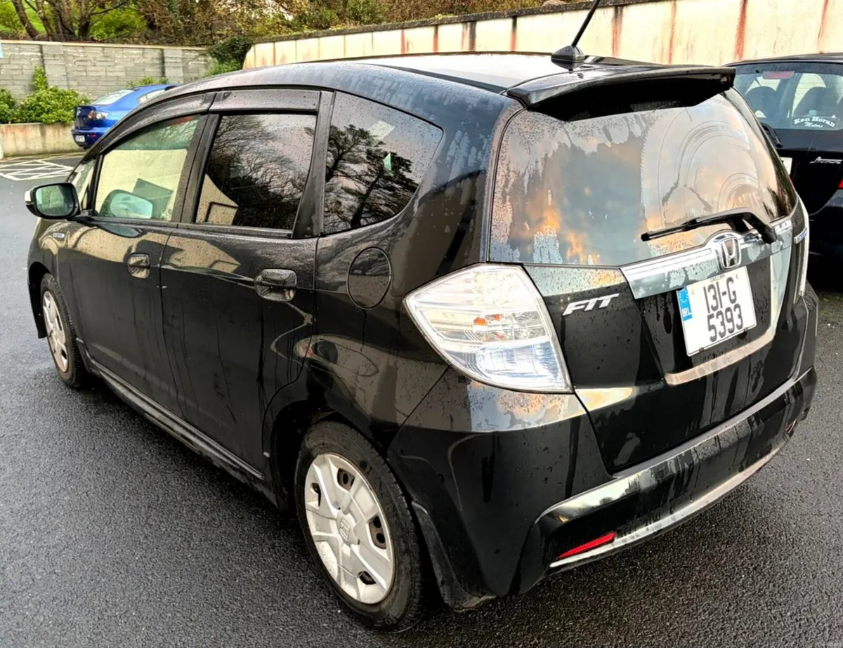 Honda Fit Hybrid Automatic - Image 3