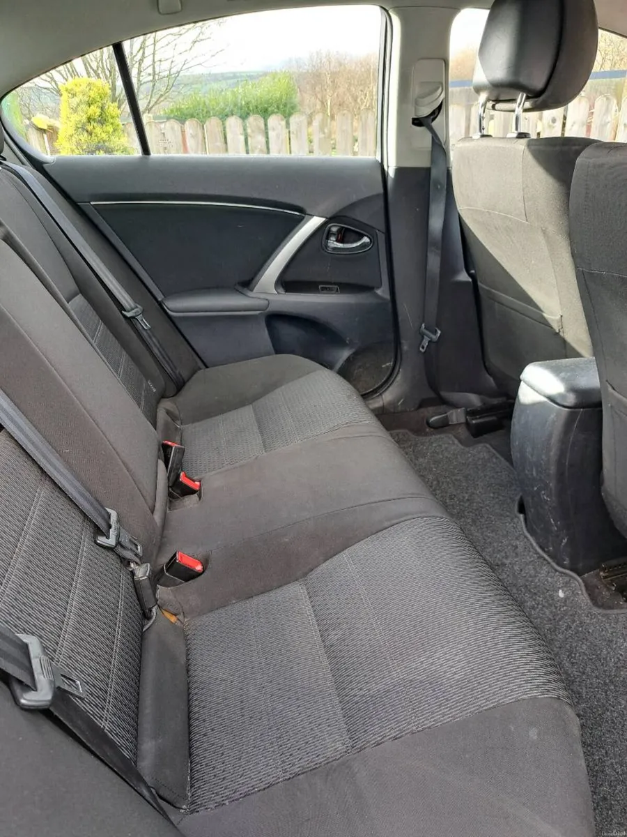 12 Toyota Avensis - Image 3