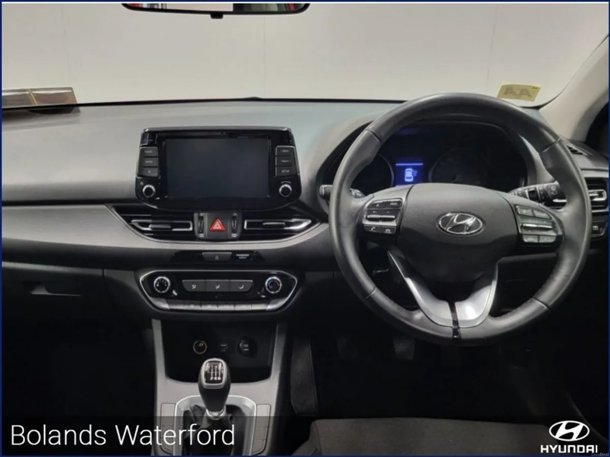 Hyundai i30 Diesel Deluxe - Image 3
