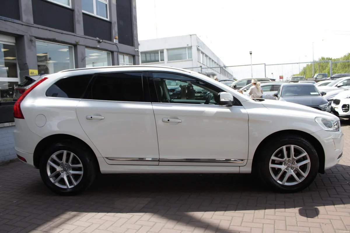 2017 VOLVO XC60 INSCRIPTION 5DR AUTO ESTATE - Image 3