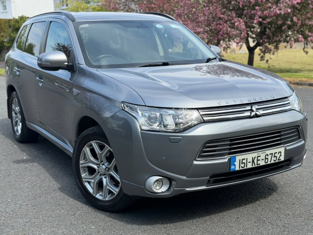 Mitsubishi Outlander/ Auto/ Well maintained - Image 1