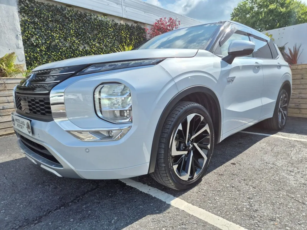 Mitsubishi Outlander 2.4 PHEV / 7 SEATER / EXCEED - Image 1