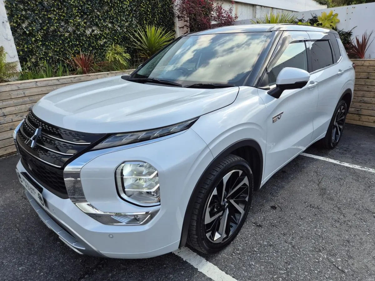 Mitsubishi Outlander 2.4 PHEV / 7 SEATER / EXCEED - Image 3