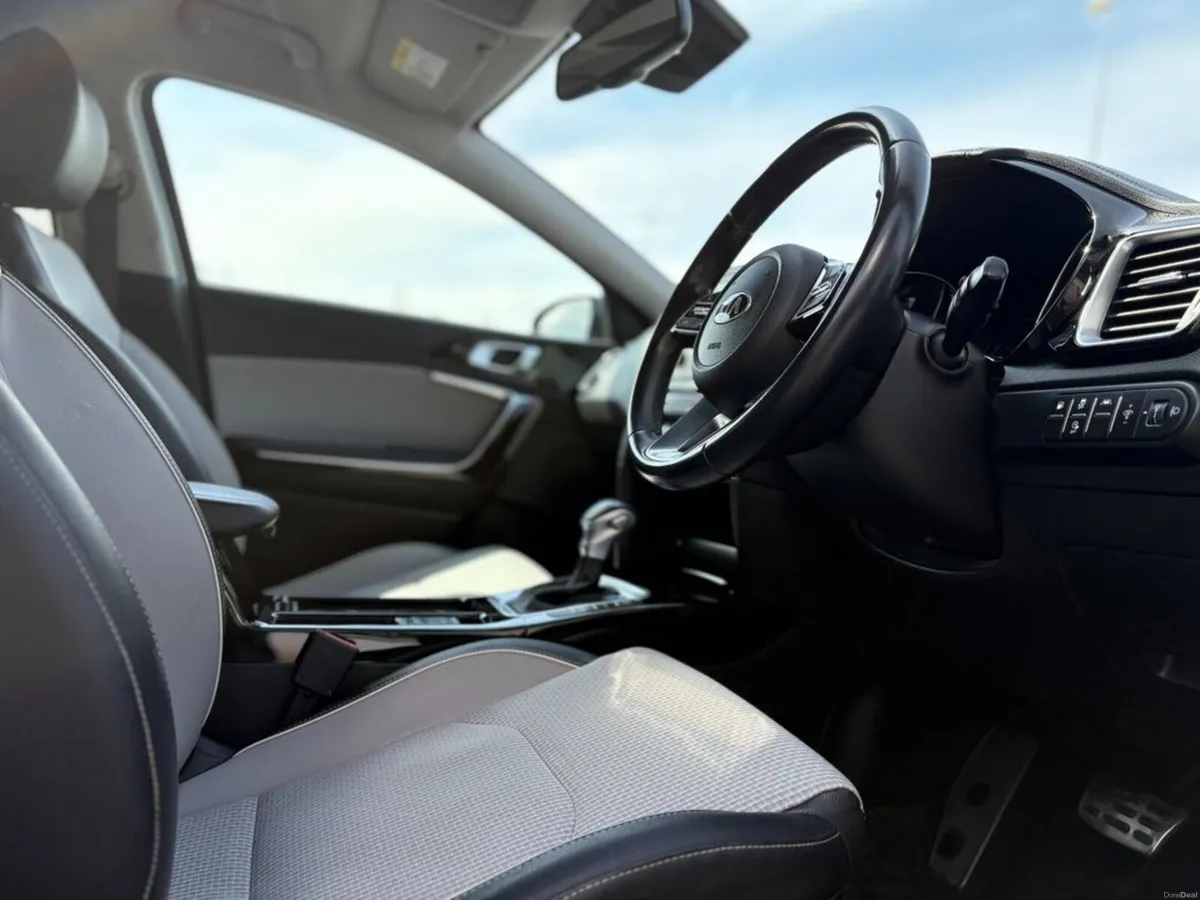 Kia Ceed 1.6 PHEV Sports Wagon - Image 2