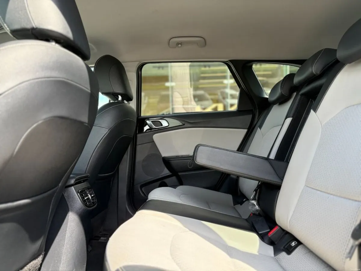 Kia Ceed 1.6 PHEV Sports Wagon - Image 4