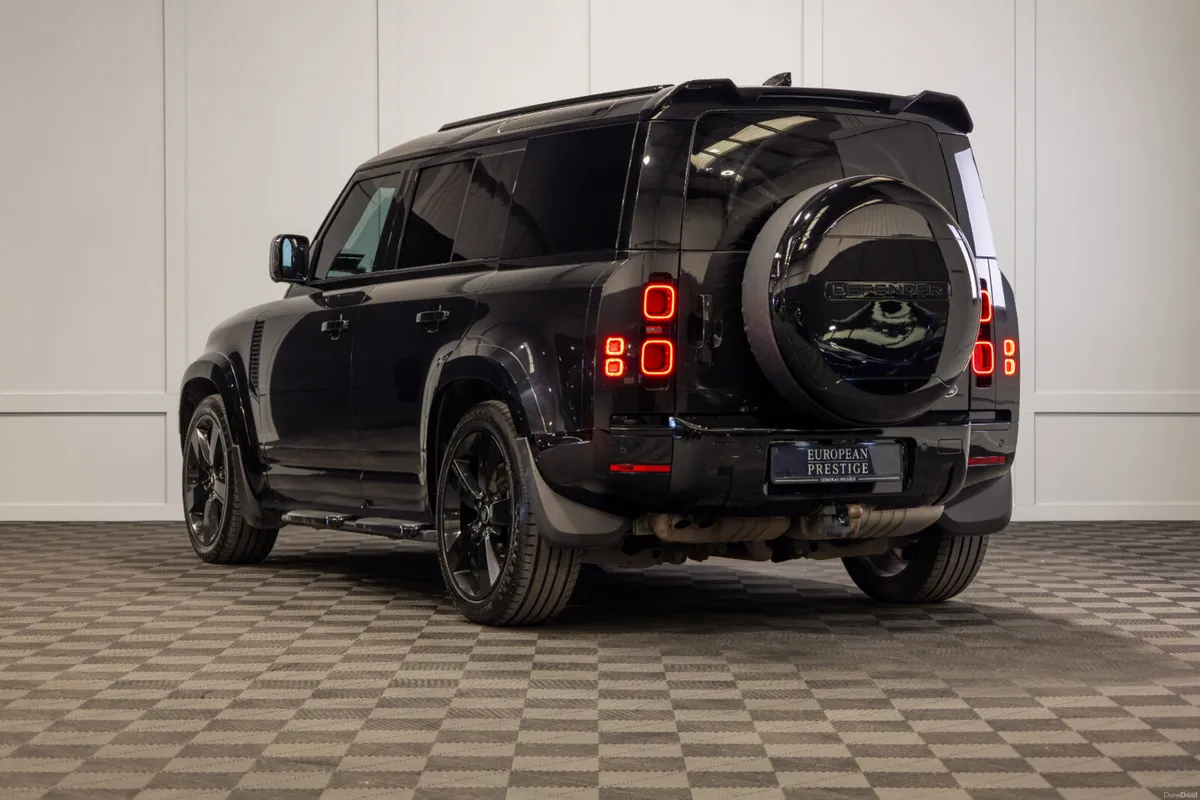 2022 Land Rover Defender D250 SE 3 Seat Commercial - Image 4