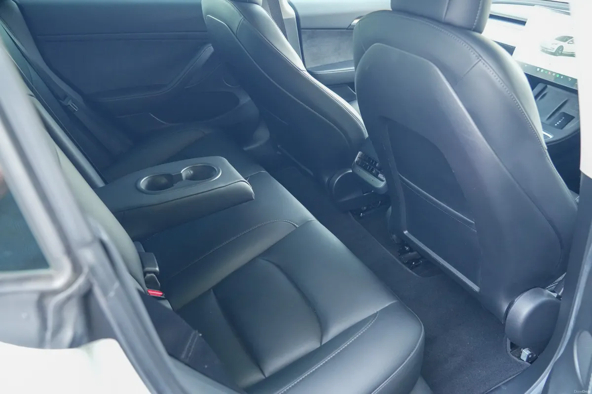 2022 Tesla Model 3 RWD - Image 4