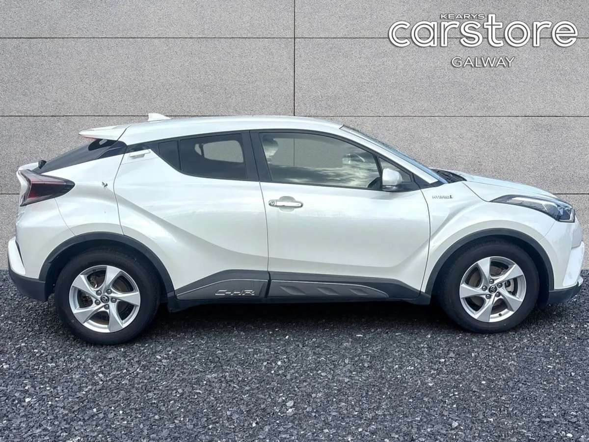 Toyota C-HR 1.8 Hybrid - Image 2