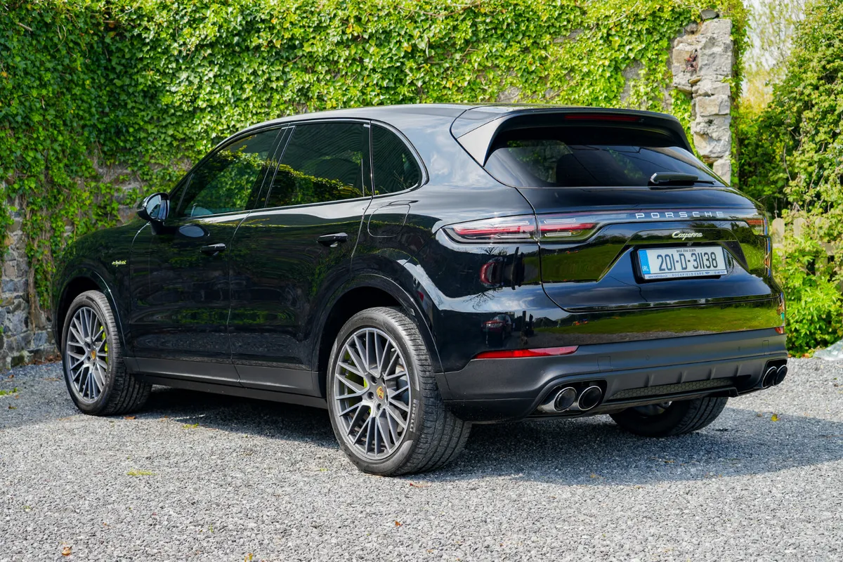 2020 Porsche Cayenne 3.0 V6 Plug In Hybrid - Image 3