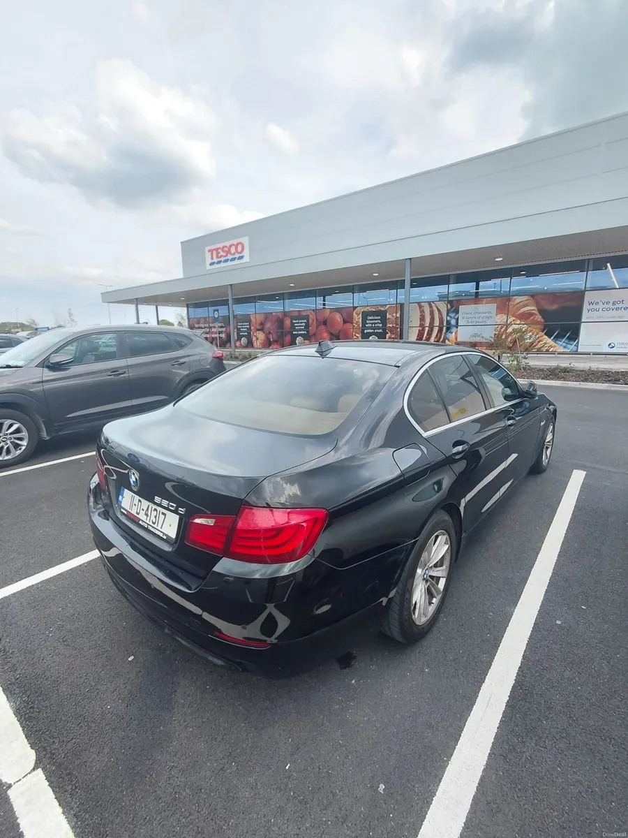 BMW 5-Series 2011 - Image 2