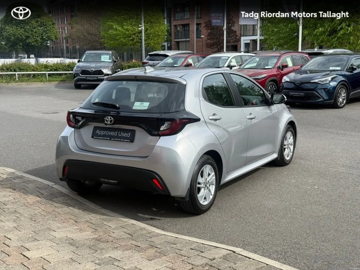 Toyota Yaris YARIS 1.0 LUNA - Image 2