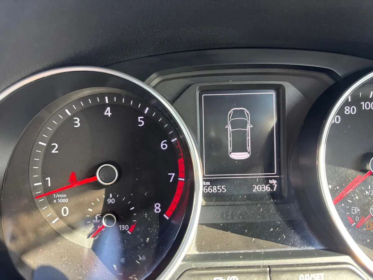 Volkswagen Polo 2017  AUTOMATIC  LOW  MILEAGE - Image 4