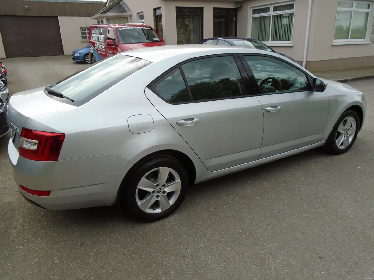 Skoda Octavia 2017,1.6tdi 110-bhp 5sp,fogs,alloys - Image 5