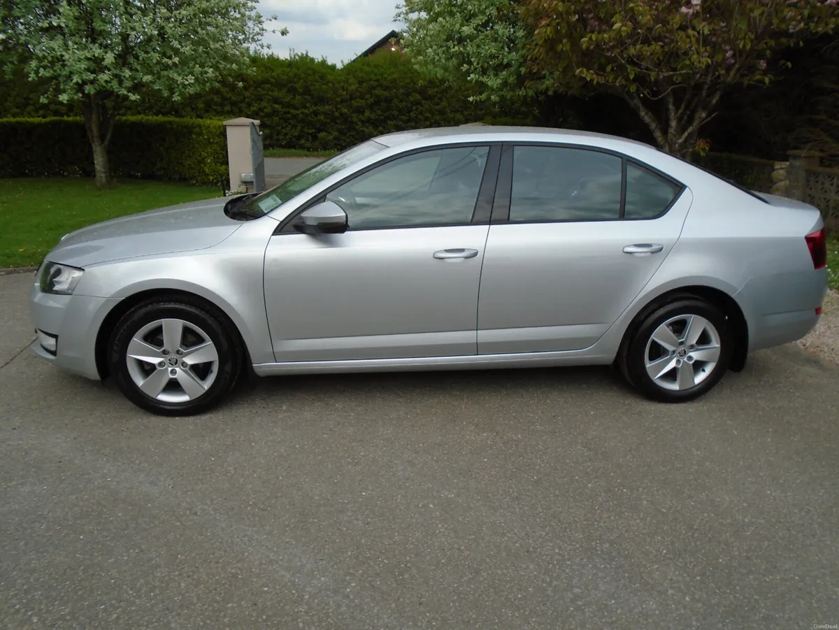 Skoda Octavia 2017,1.6tdi 110-bhp 5sp,fogs,alloys - Image 6