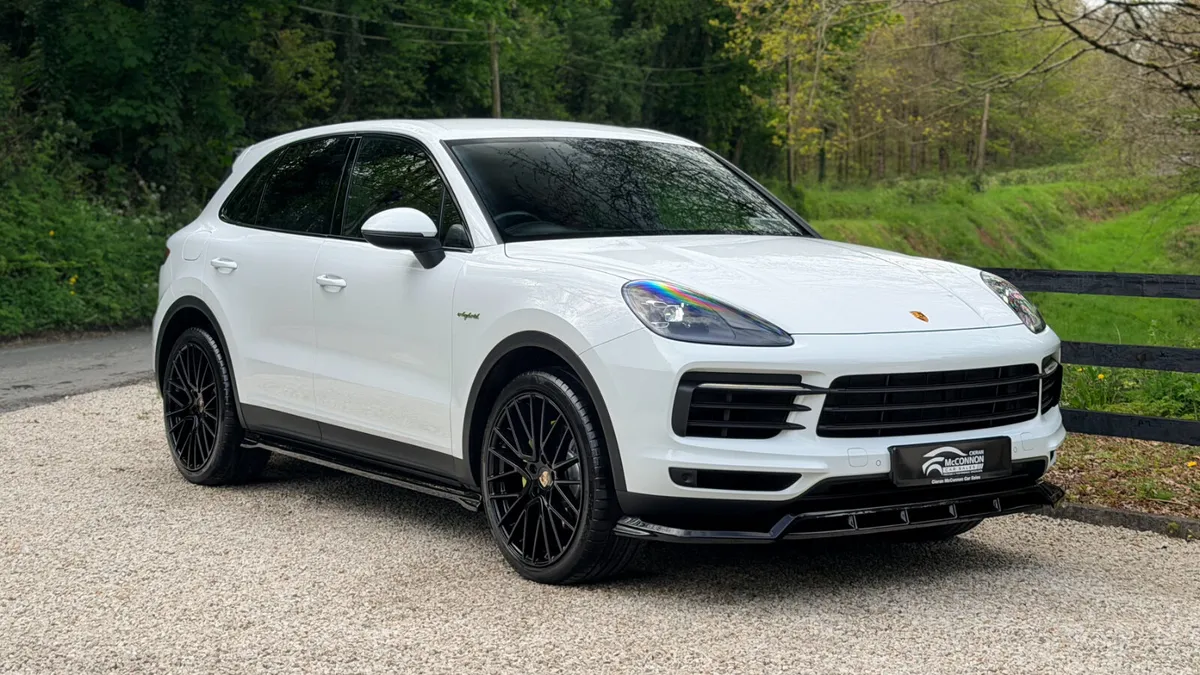 2022 (221) Porsche Cayenne V6 E-Hybrid **22” - Image 1