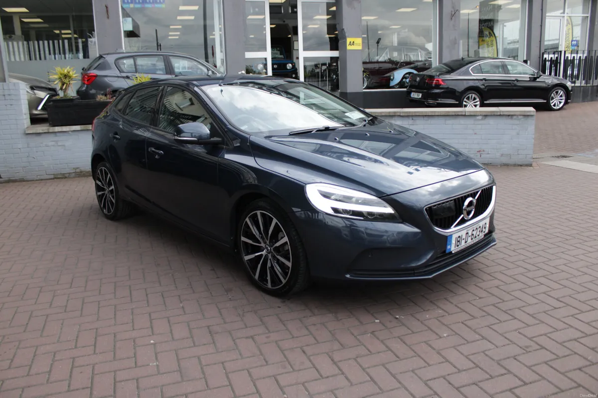 2018 VOLVO V40 2.0 D4 5DR HATCHBACK - Image 1