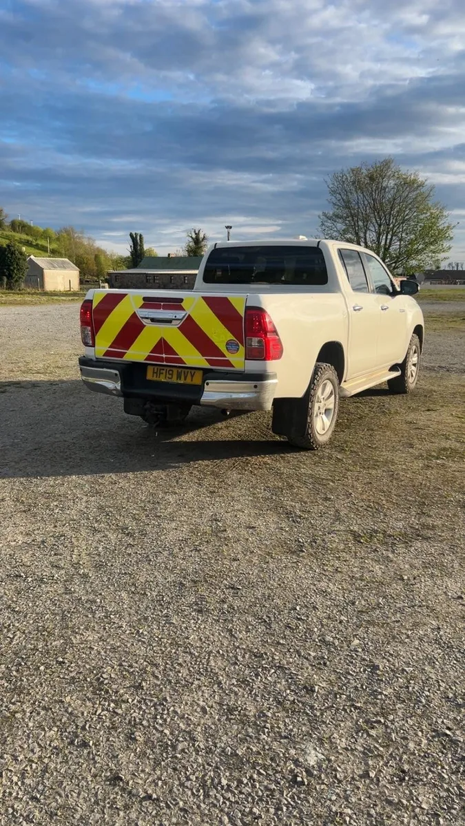Toyota Hilux 2019 - Image 2