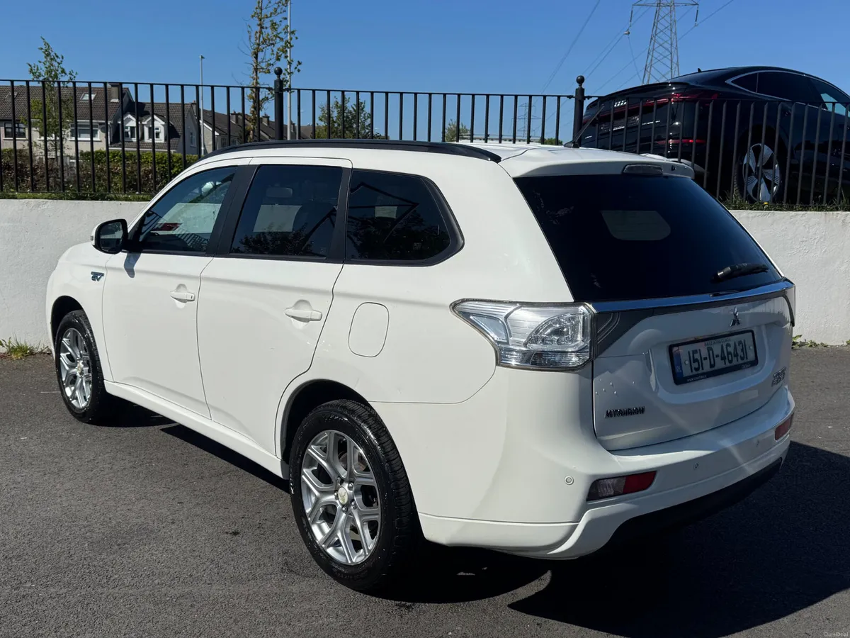 Mitsubishi Outlander 2.0 AUTOMATIC HYBRID 2015 - Image 3