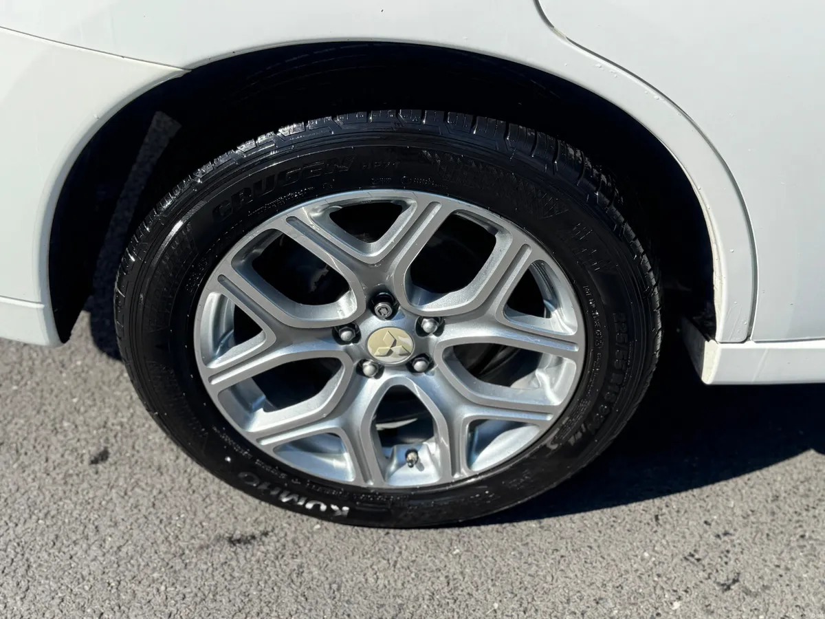 Mitsubishi Outlander 2.0 AUTOMATIC HYBRID 2015 - Image 6