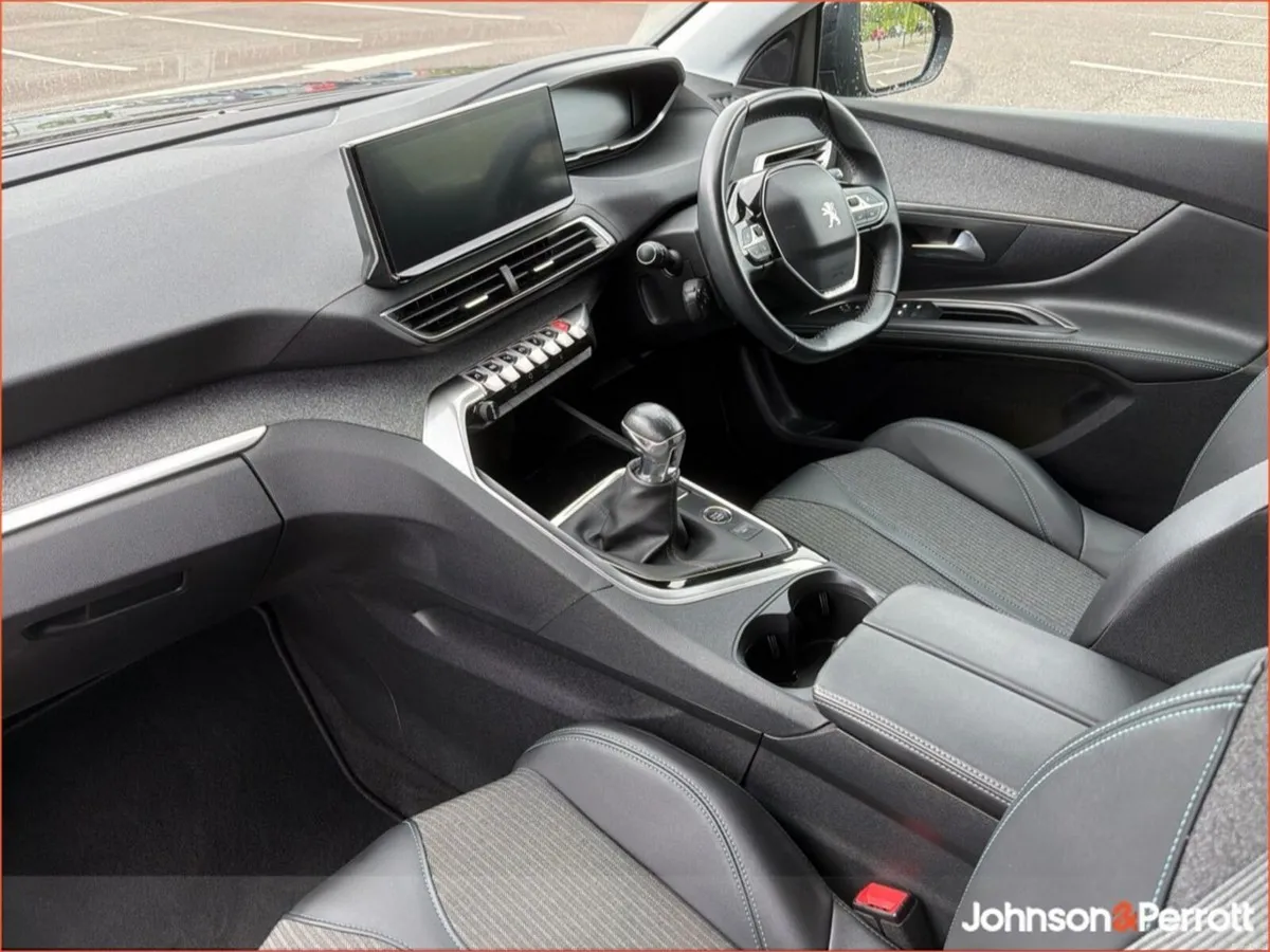 Peugeot 5008 1.2 PureTech 130bhp Allure - Image 3