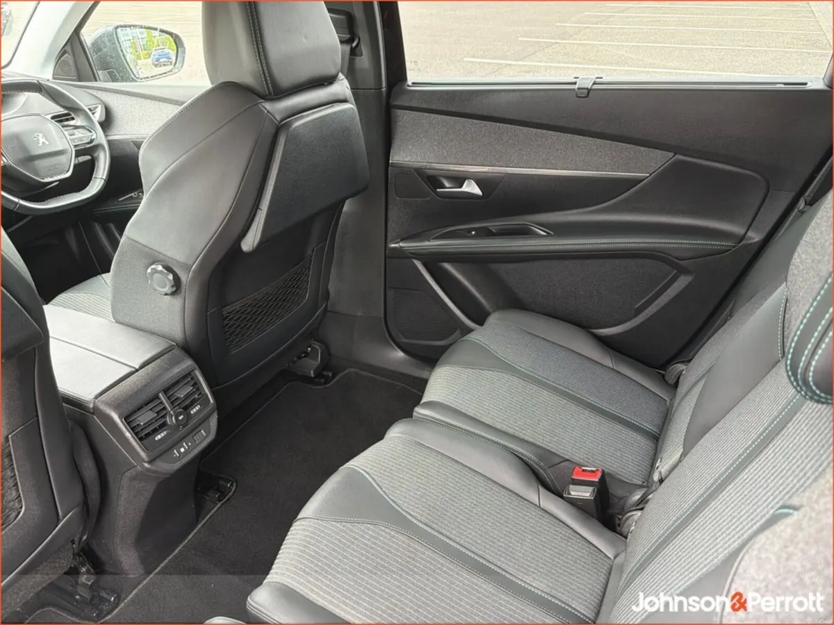 Peugeot 5008 1.2 PureTech 130bhp Allure - Image 5
