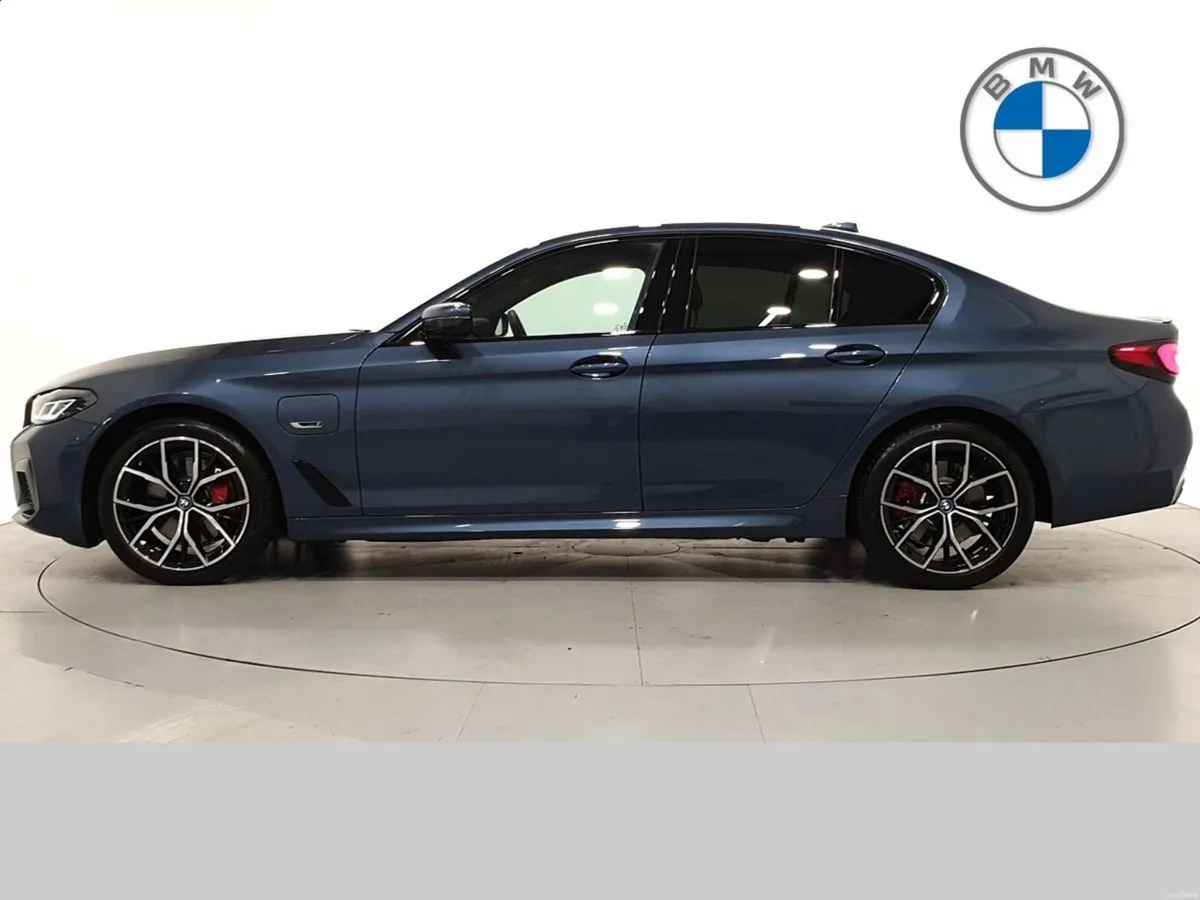BMW 5-Series 530e M Sport Saloon - Image 4