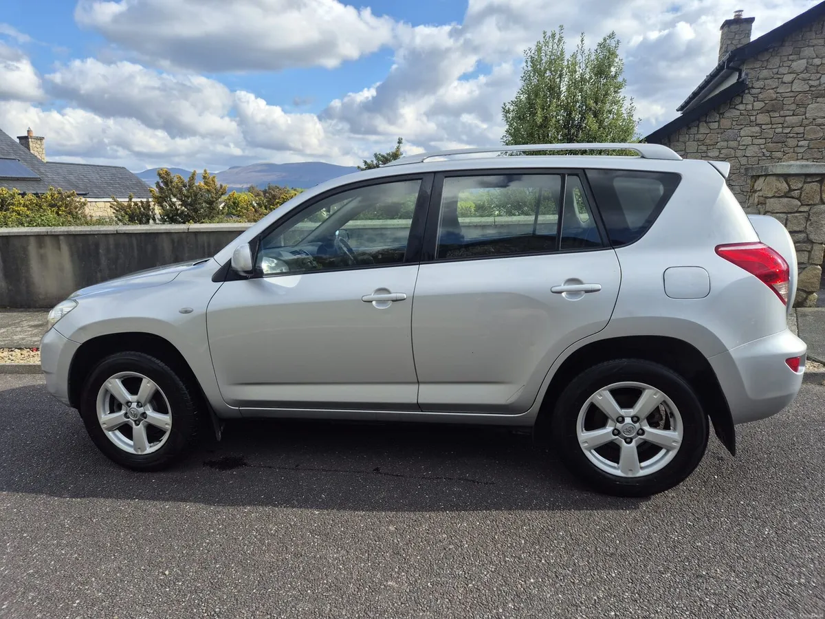 TOYOTA RAV  4 WHEEL DRIVE  2L PETROL - Image 1