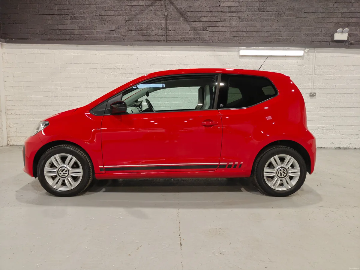 2017 VOLKSWAGEN UP AUTOMATIC BEATS BY DRE - Image 4