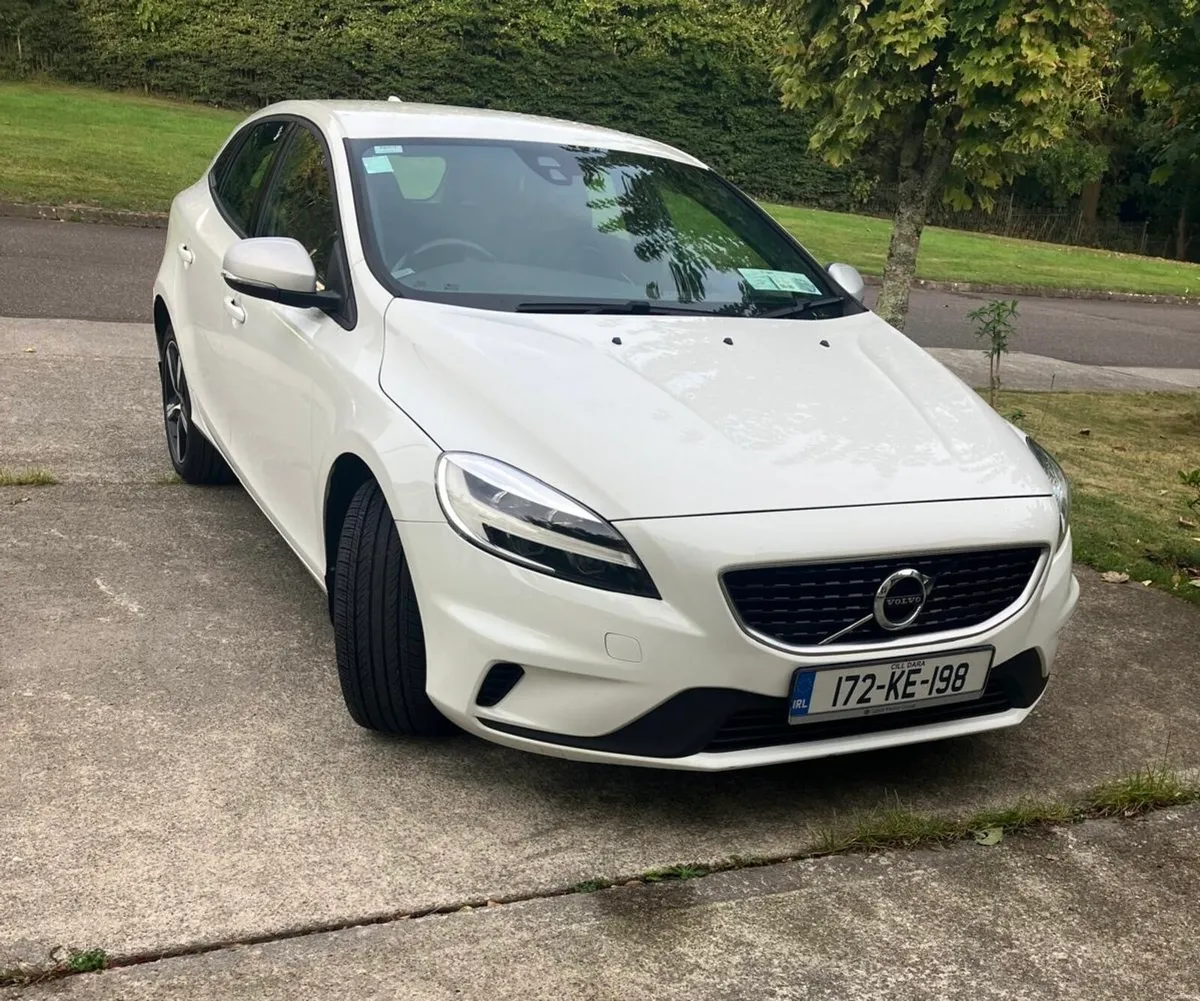 Volvo V40 D2 R-Design - Image 1