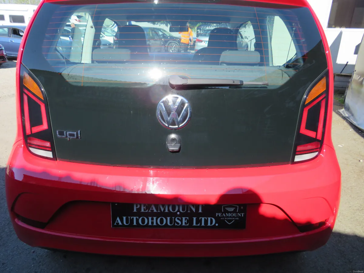 19 VW UP 1LT PETROL AUTOMATIC NCTD 28 - Image 4