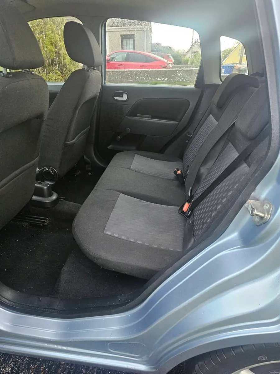 Ford Fiesta Zetec 2005 with sunroof - Image 5