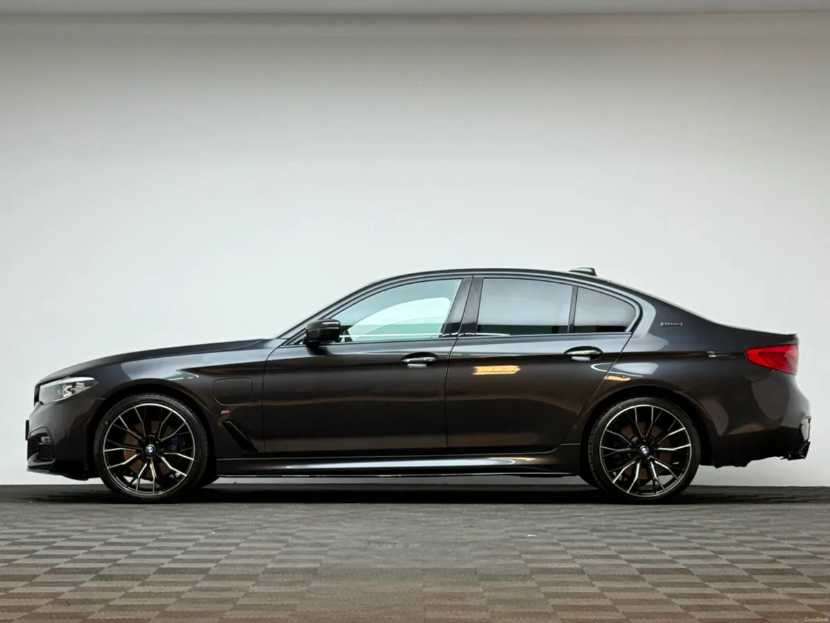 BMW 5-Series 530E M SPORT - Image 4