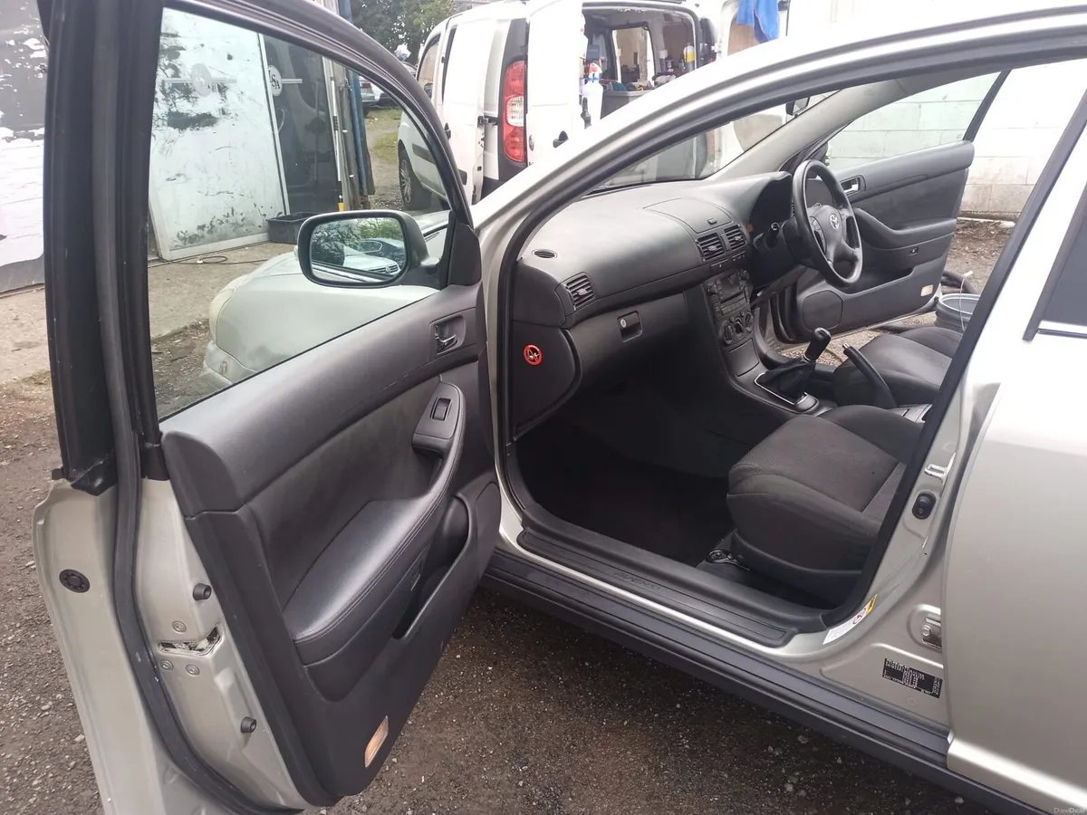2009 Toyota Avensis 1.6 petrol - Image 3