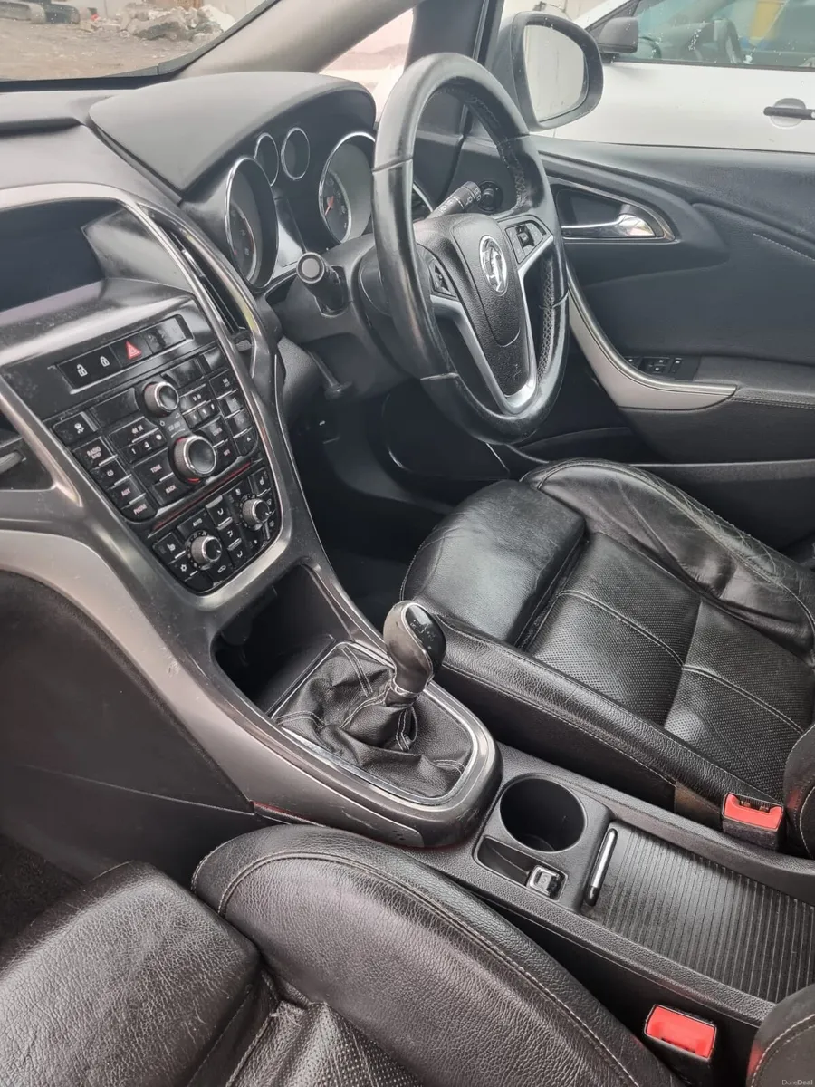 Astra+2 ford ka+7 seater zaf for sale toyota auris - Image 3