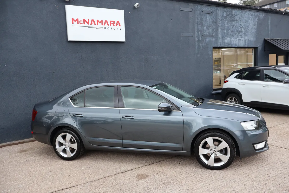 Skoda Octavia Elegance 81,000Km Like New! - Image 2