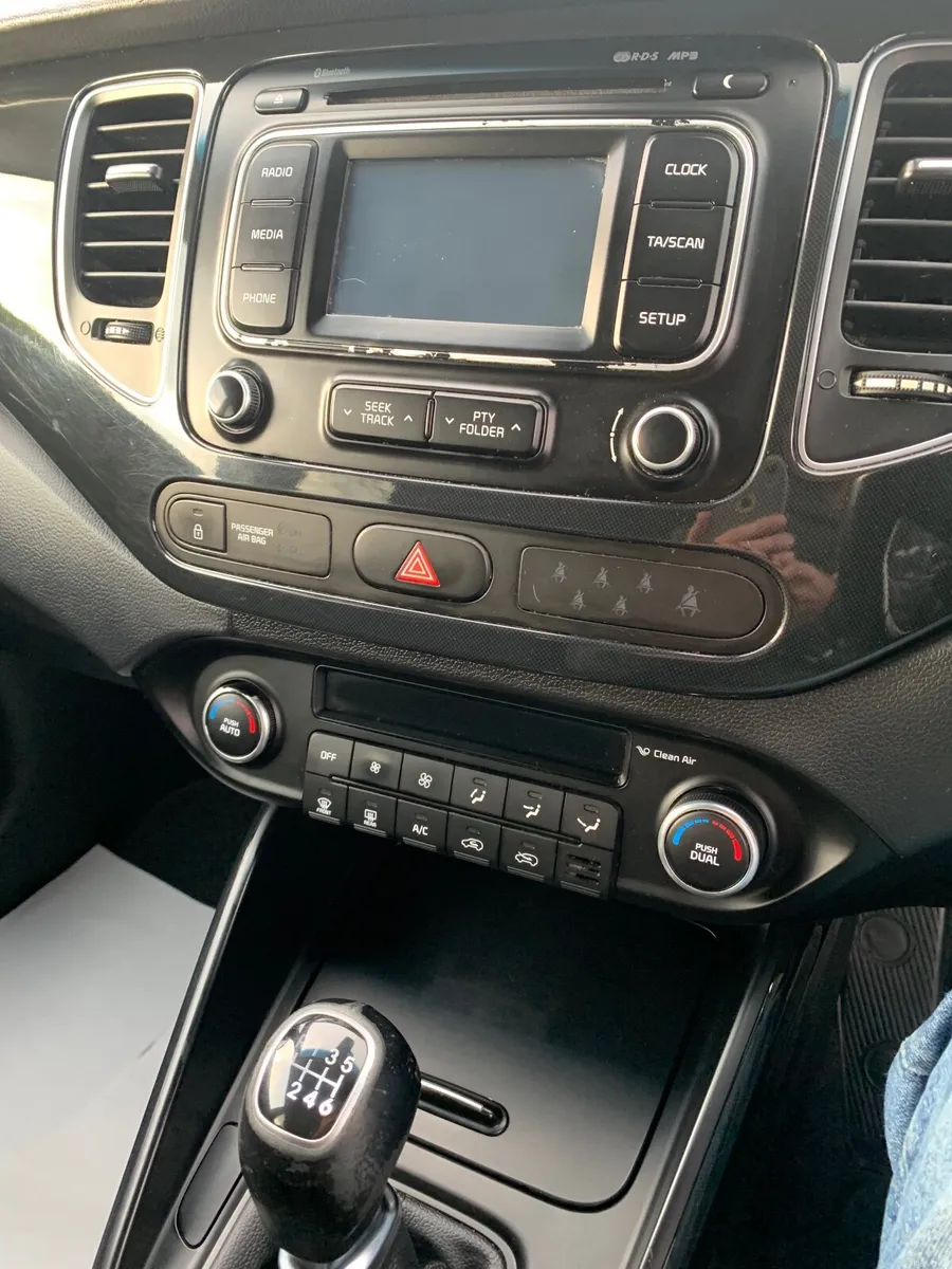 Kia Carens 2016 - Image 1