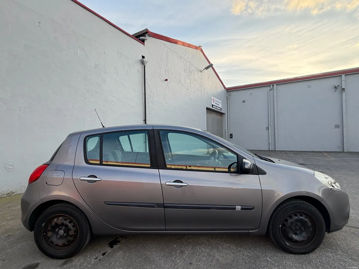 2010 Renault Clio TINY KMS - Image 2