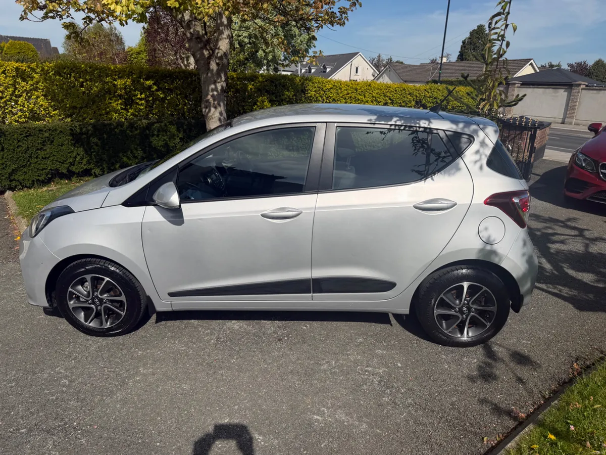 Hyundai i10 2018 1 owner low kilometres - Image 1